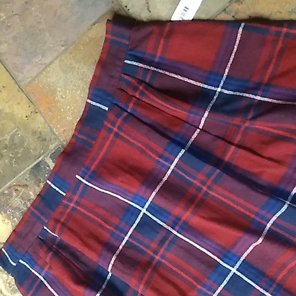 Old Navy red plaid miniskirt - Picture 3 of 13